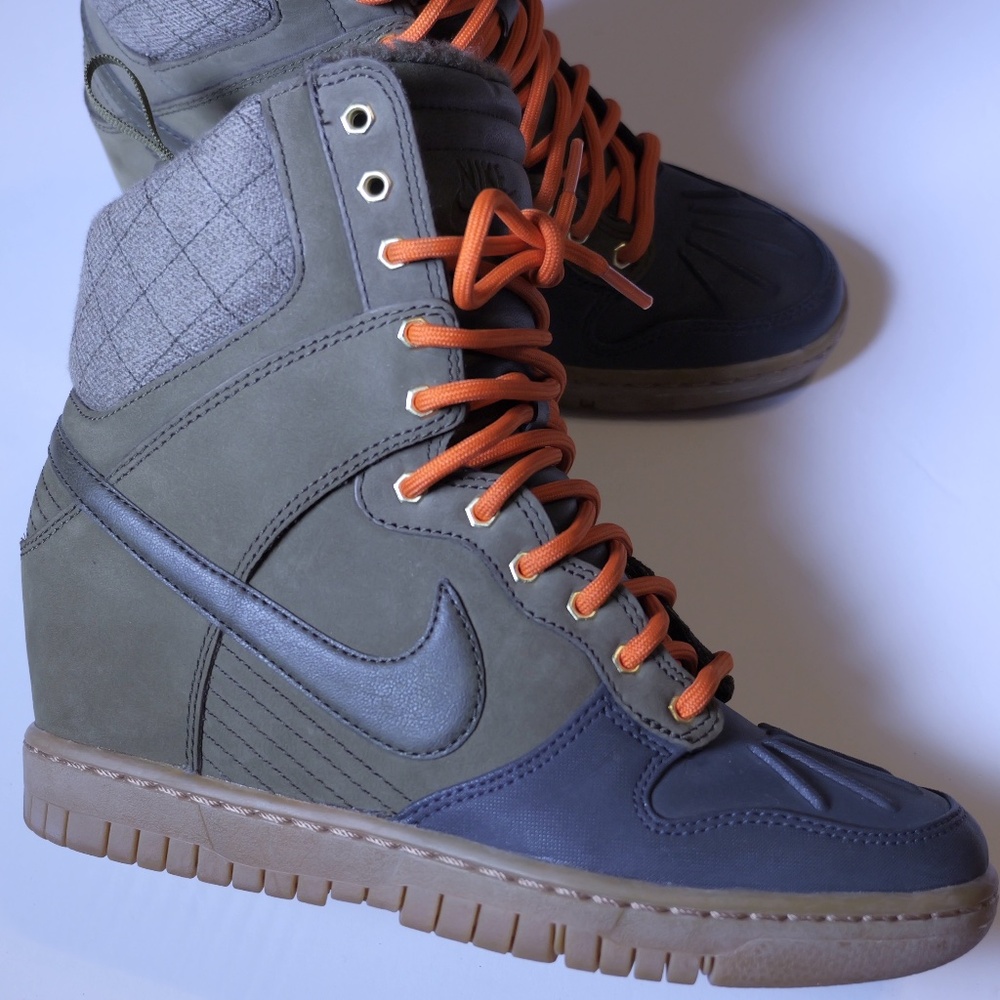 Size 7 - Nike Dunk Sky SneakerBoot 2.0 Dark Loden Raspberry